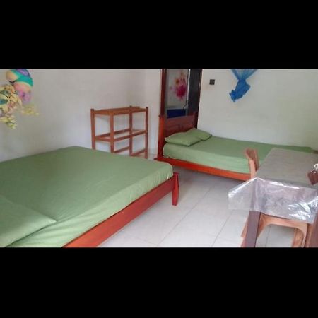 Dinesh Guest House Катарагама Екстер'єр фото