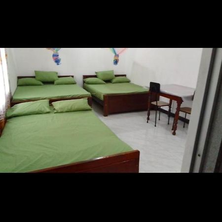 Dinesh Guest House Катарагама Екстер'єр фото
