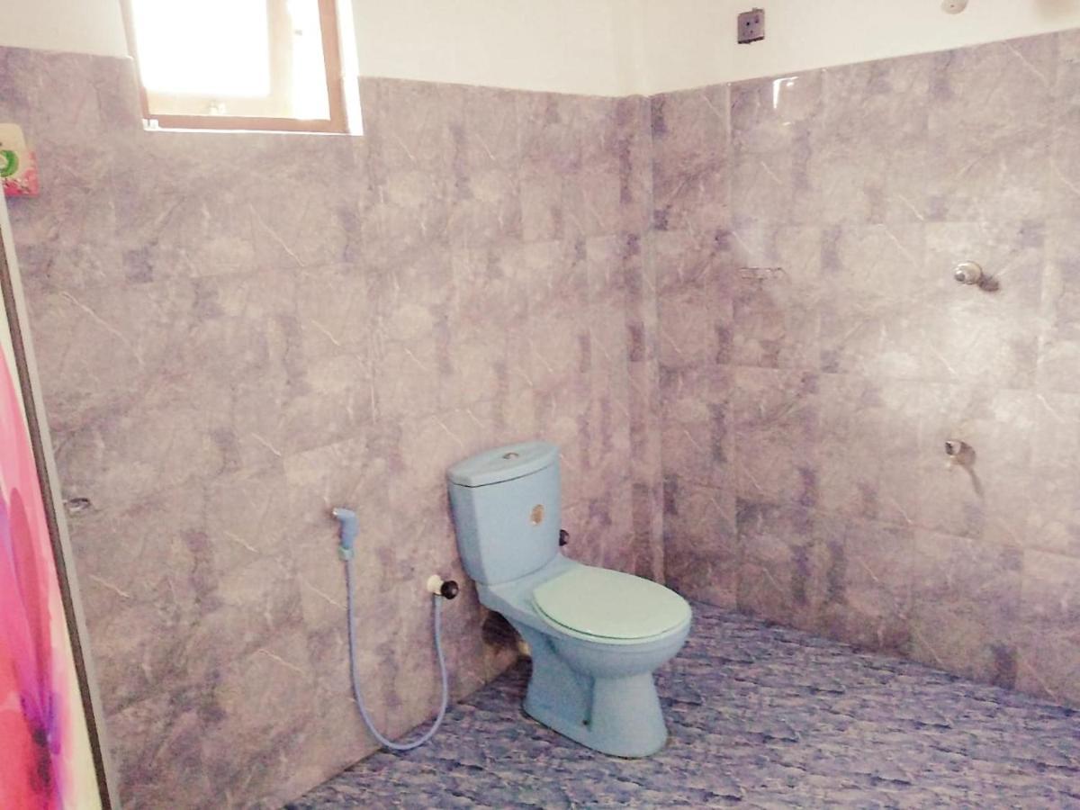 Dinesh Guest House Катарагама Екстер'єр фото